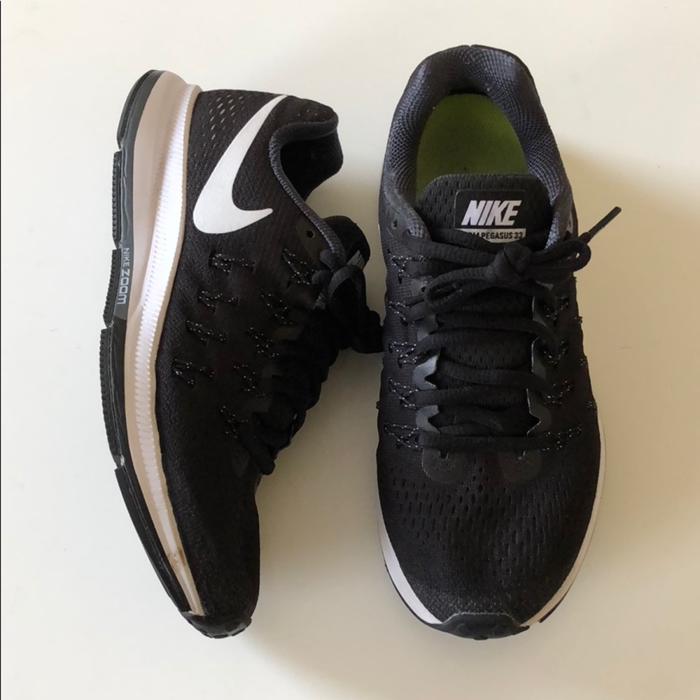 Black Nike Zoom Pegasus 33 size 6.5